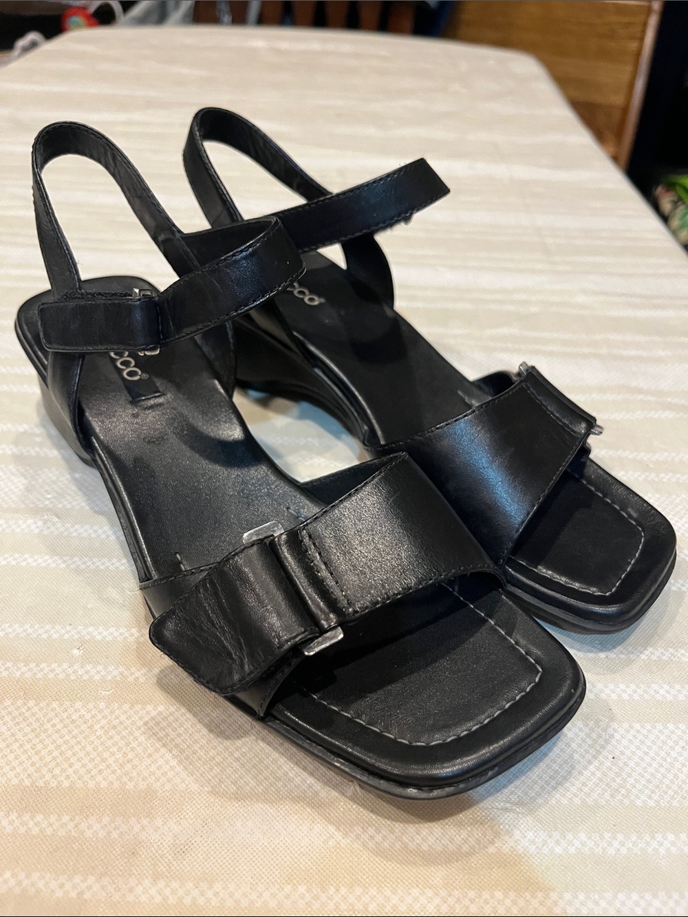 Ecco Leather Square Toe Black Sandals size 37 (6/6.5 US)